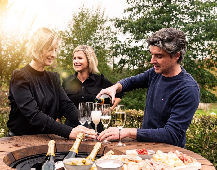 Mensen rond een huø® foodsharing meubel